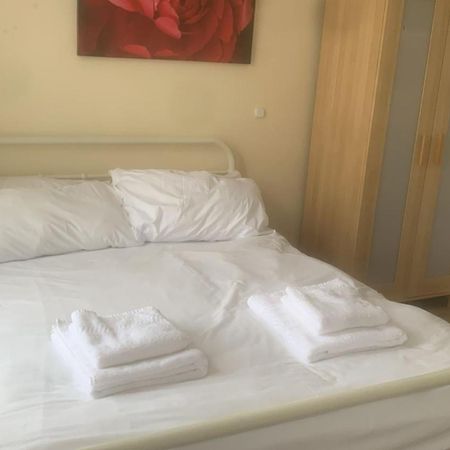 Specious Studio Flats Лондон Екстериор снимка