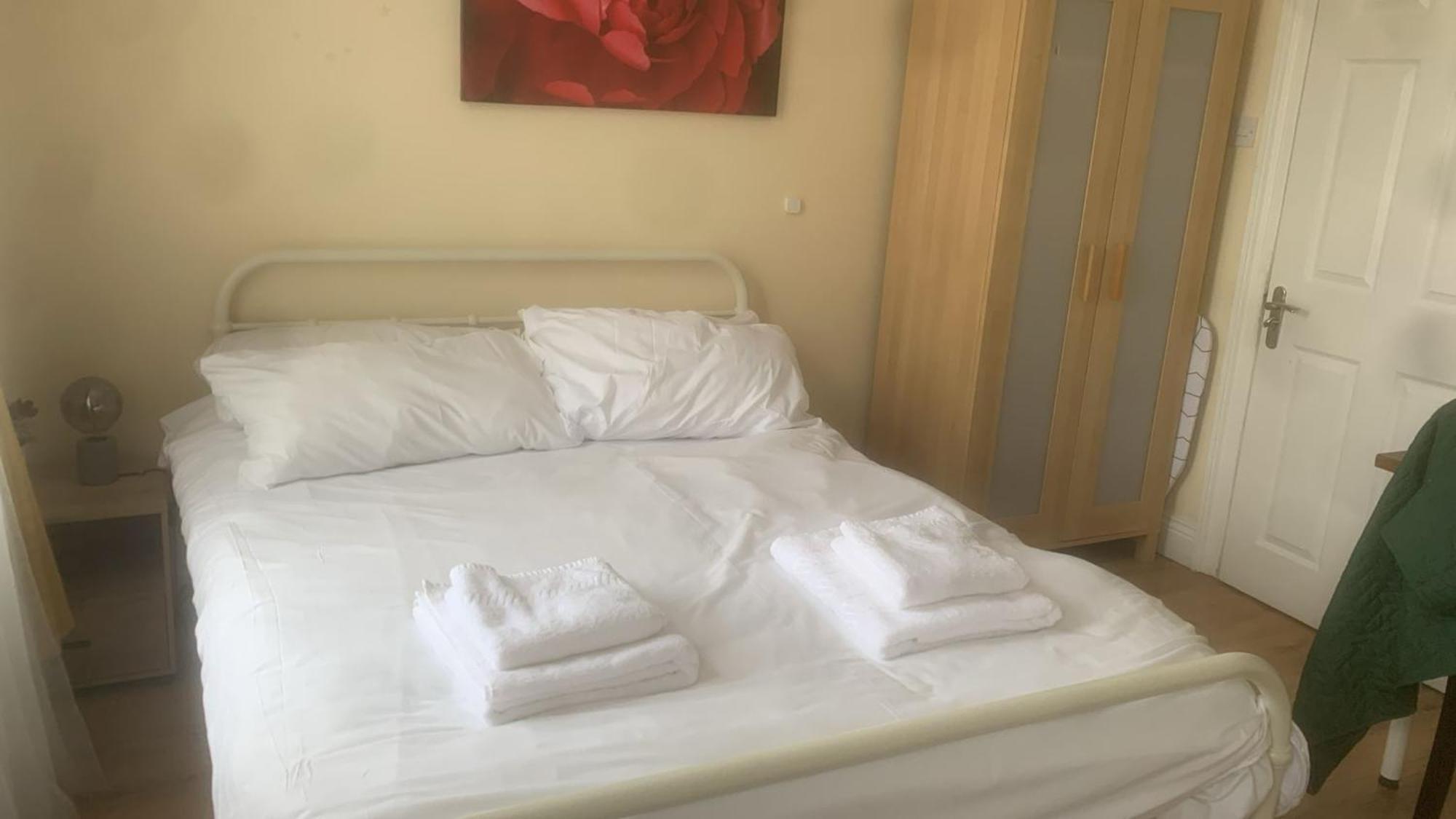 Specious Studio Flats Лондон Екстериор снимка