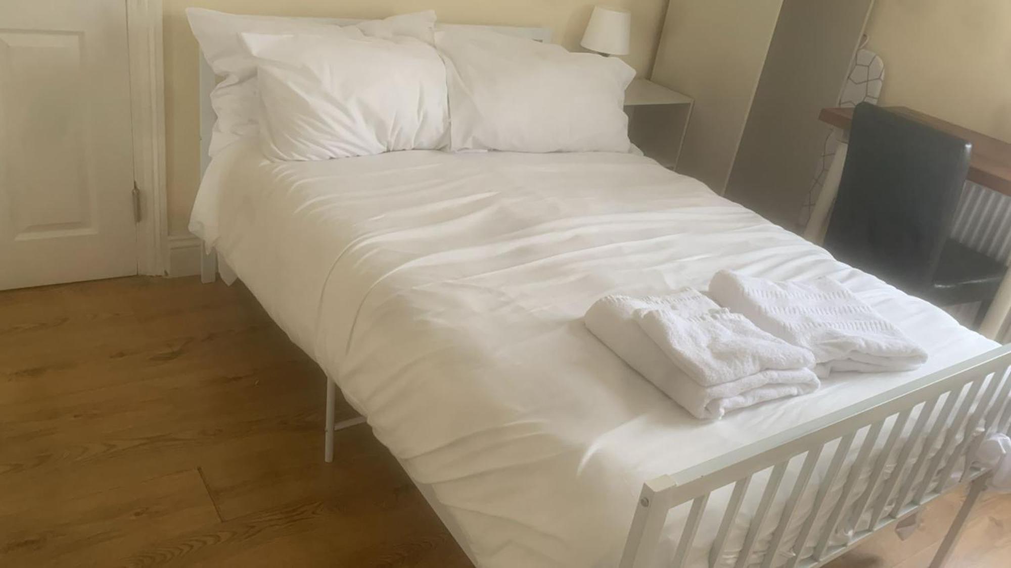 Specious Studio Flats Лондон Екстериор снимка