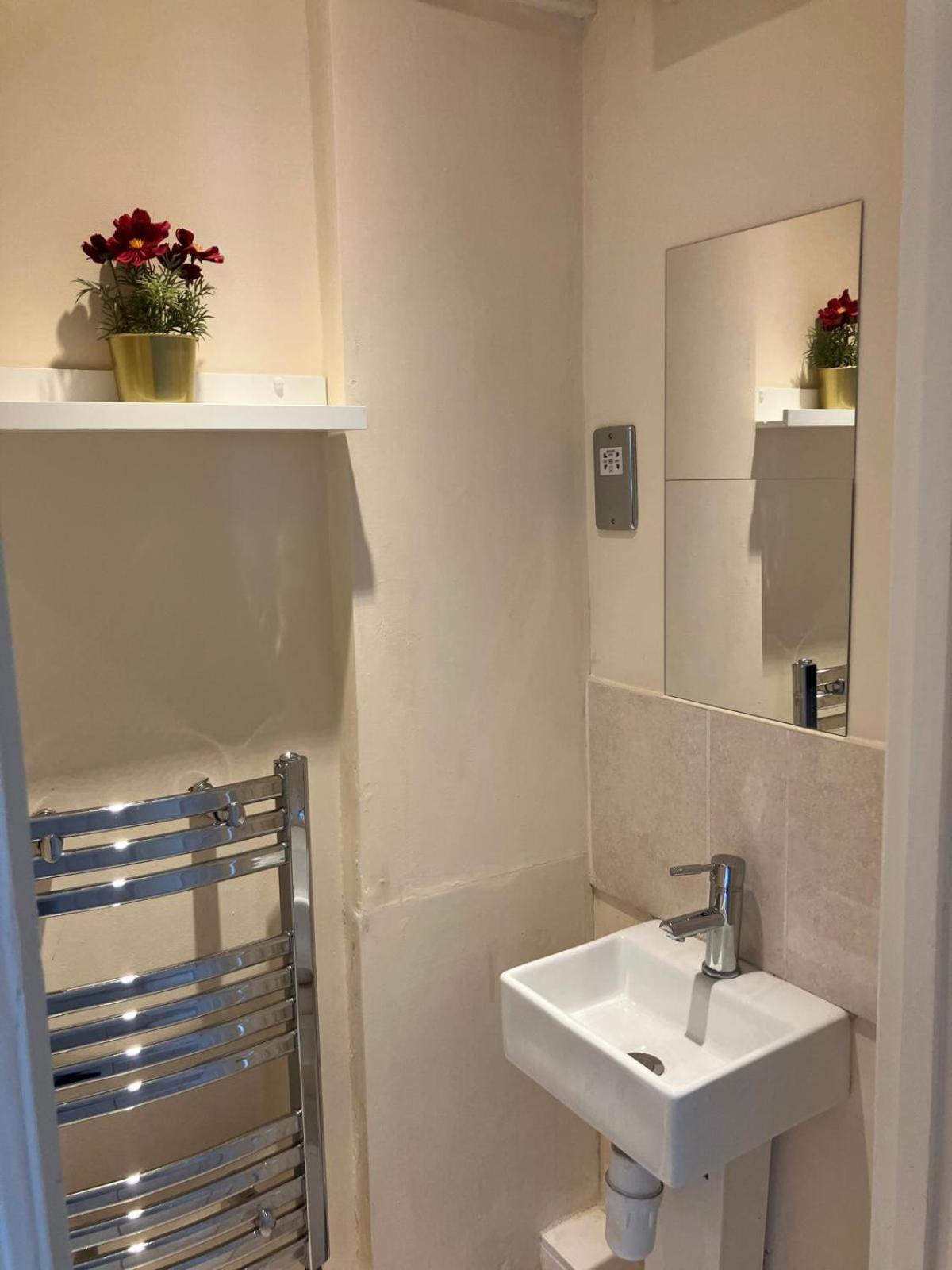 Specious Studio Flats Лондон Екстериор снимка